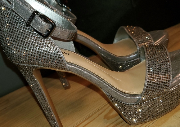 COPY - GIANNI BINI, 7M, SILVER SPARKLES, PERFECT FOR A WEDDING, STRAPPY ANKLE H… - Picture 2 of 4